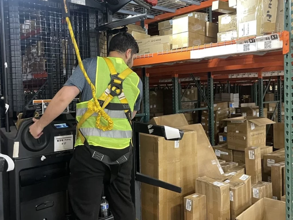 Warehouse Picker: Rafael Gomez’s story at the Chicago Fulfillment center